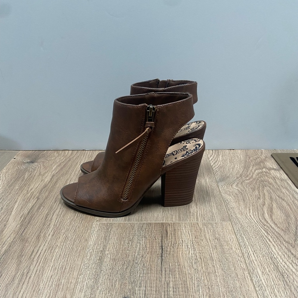 Heeled sandals from Brash // size 7